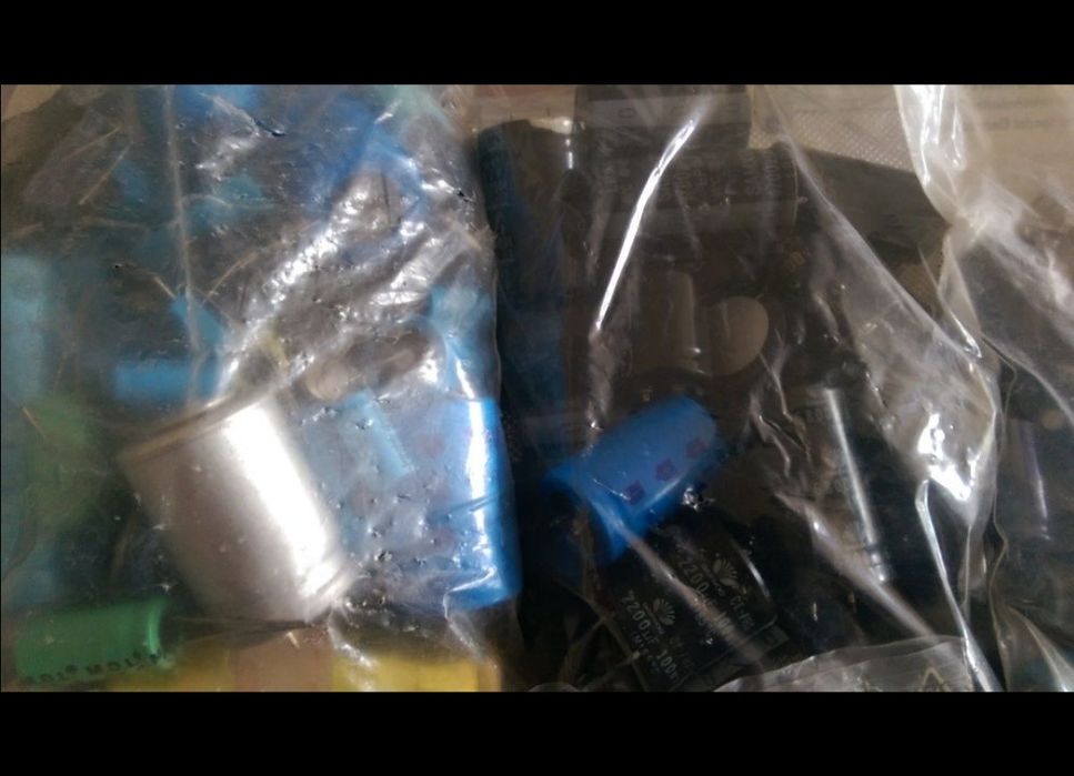 Condesatori noi și recuperati de Putere diferite valori/sute bucăți