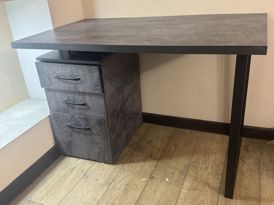 Продам письменный стол