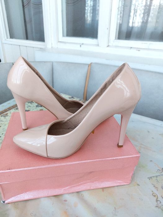 Женская обувь. Туфли