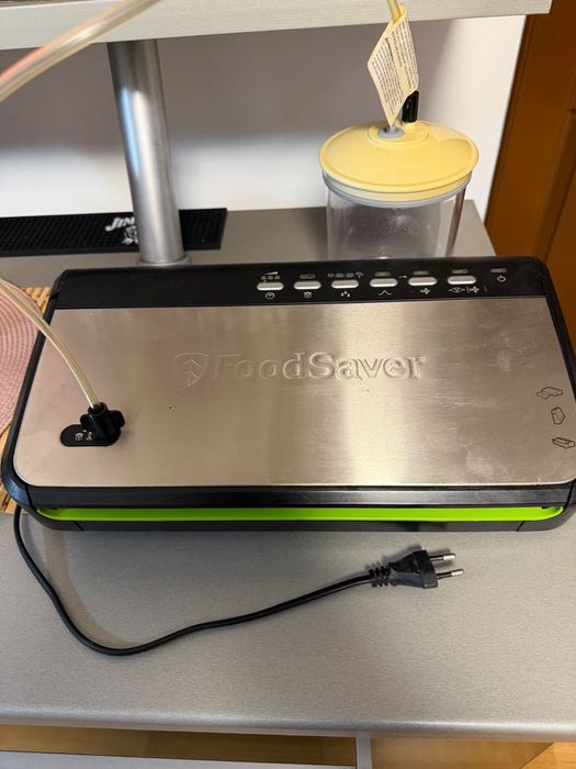 Aparat de vidat FoodSaver cu recipient si furtun pentru vidare externa