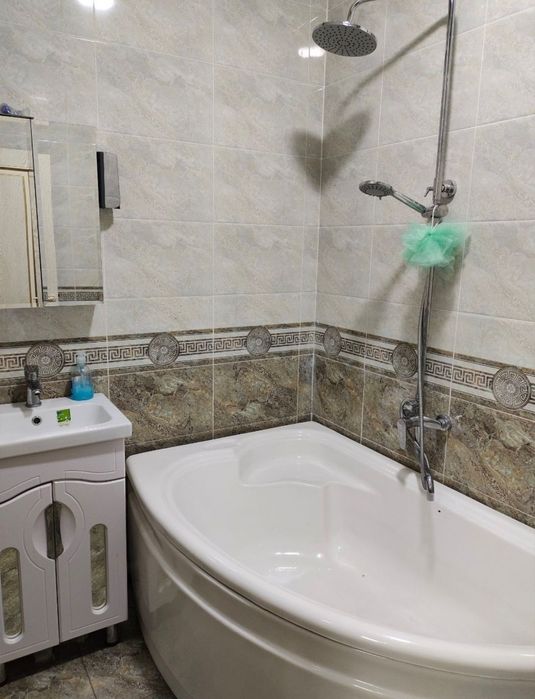 Arenda Toshkent tumani Zamona restoran hovli ijaraga 3 sanuzel 3 urvin