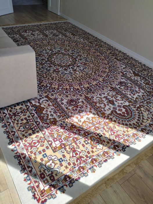 Иранский ковёр для зала