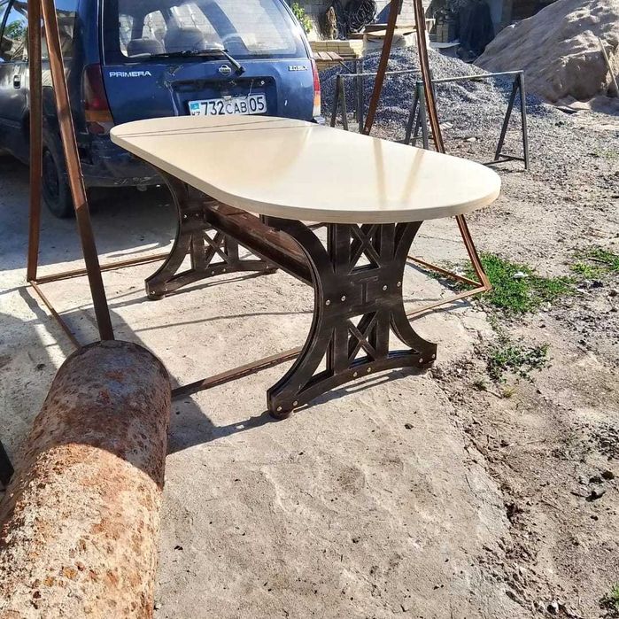 Обеденный стол для кухни