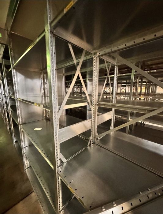 Vând rafturi metalice zincate la cela mai mica preț din România