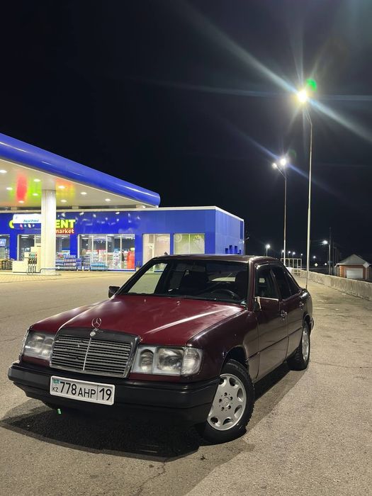 Продам машину мерс 124