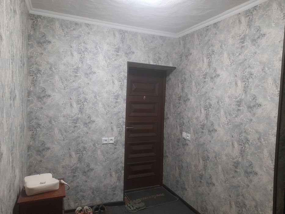 Gazalkent hokimiyat yonida kvartira sotiladi