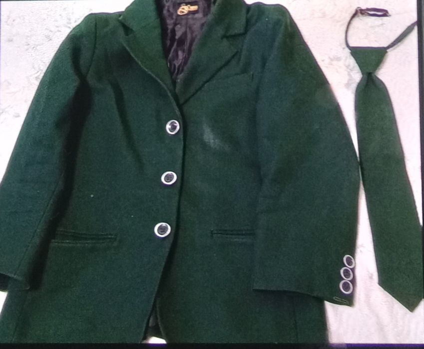 Продам школьную форму пиджак зелёный 3000т