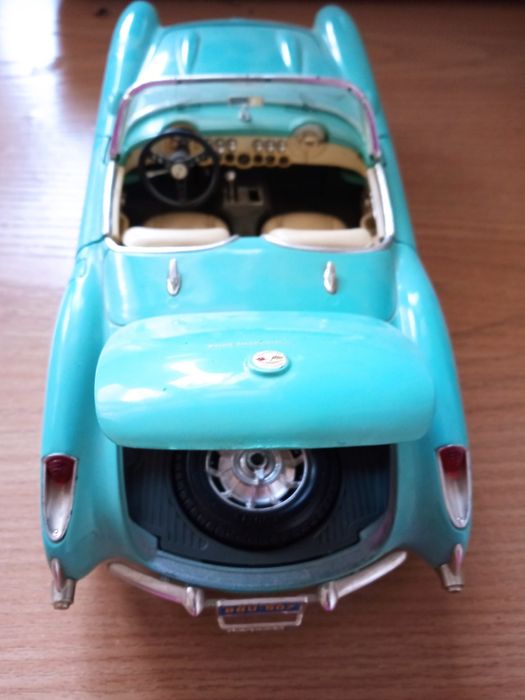 Моделька шевролет