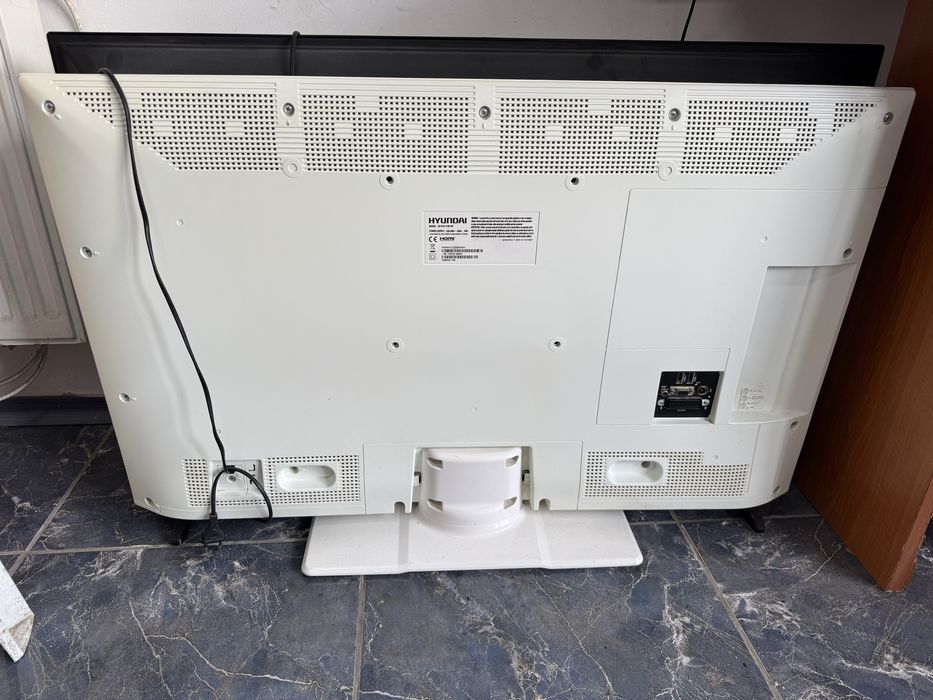 Tv Philips si Hyundai