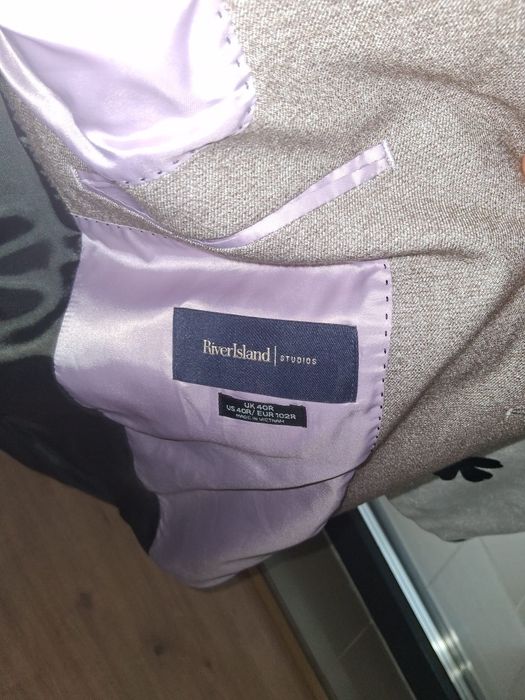 Vând costum și cămașa