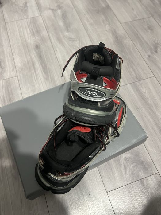 Balenciaga track