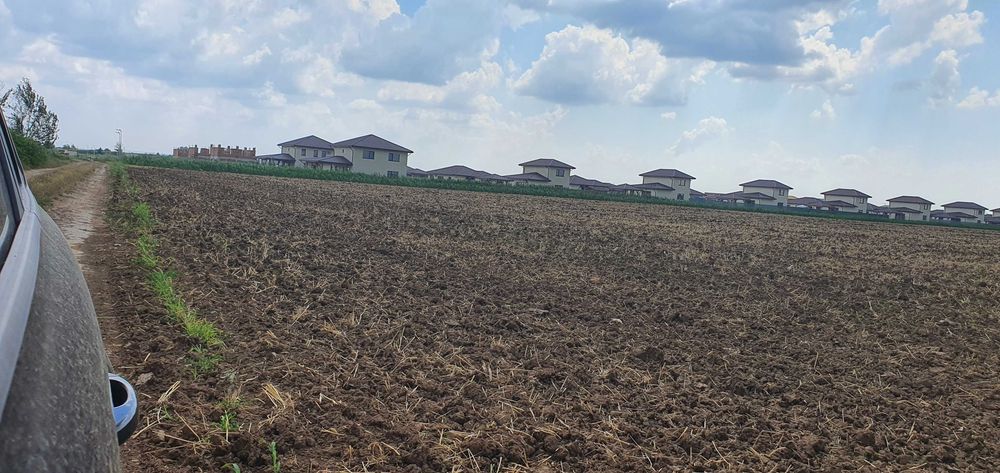 Vand teren 23300 mp Balotesti.