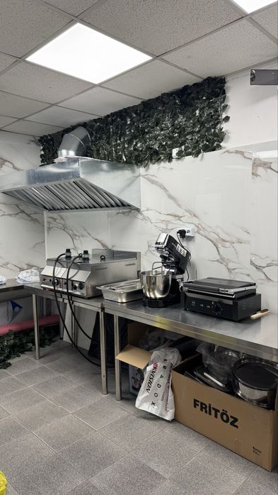 Преодстъпва се работещ ,оборудван павилион за бързо хранене