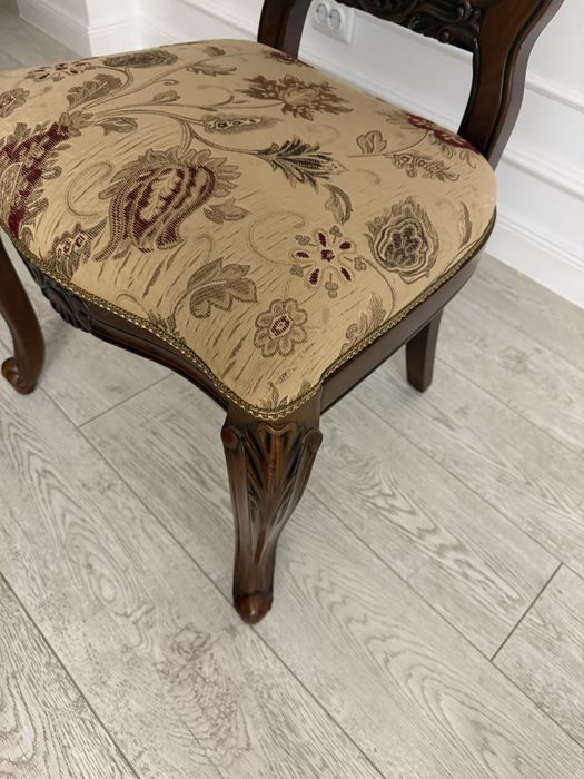 Scaune epoca cu model