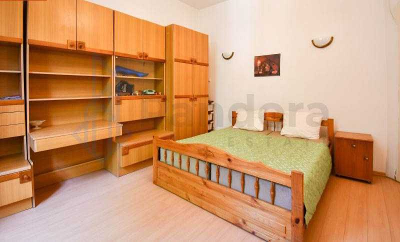 Тристаен апартамент под наем  в Центъра