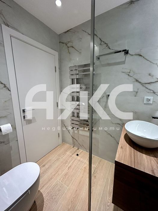 Двустаен обзаведен апартамент на 150 метра от плануваната метростанци