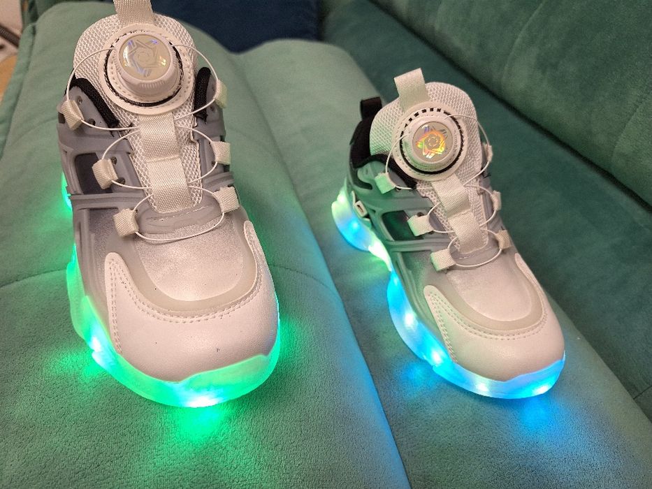 Adidași sport cu leduri