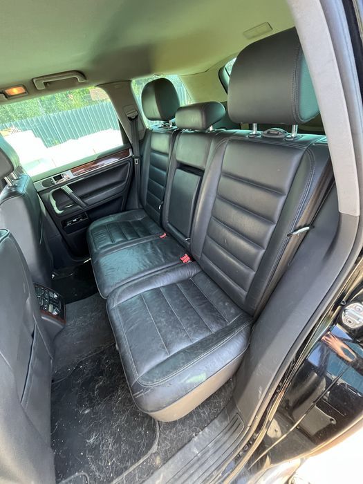 Piese Volkswagen Touareg 7L an 2006 motor 2.5 tdi BAC cutie automata,bara fata completa far xenon capota usa injectoare