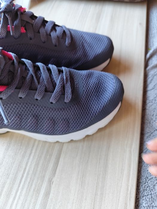 Маратонки Nike air invigor