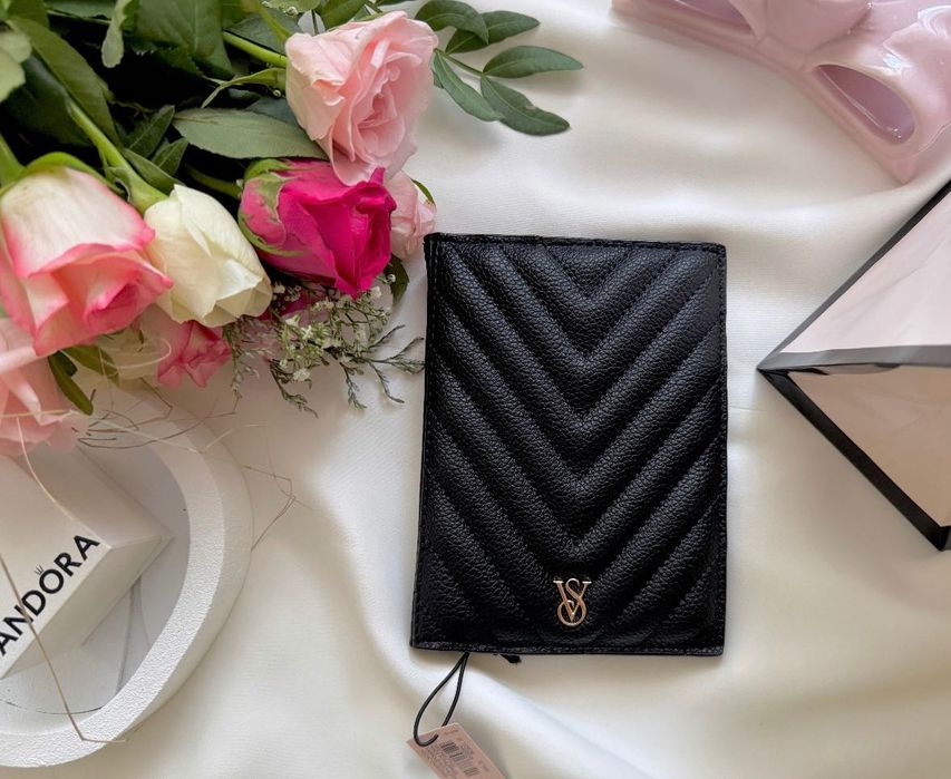 Портфейл Victoria’s Secret