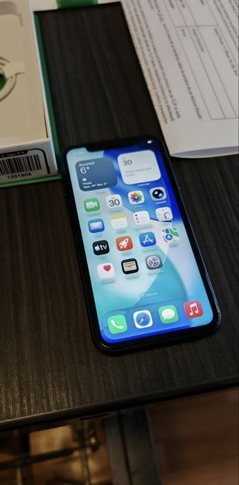 Iphone 11  baterie 100% neverlocked Garanție 2 ani Flip