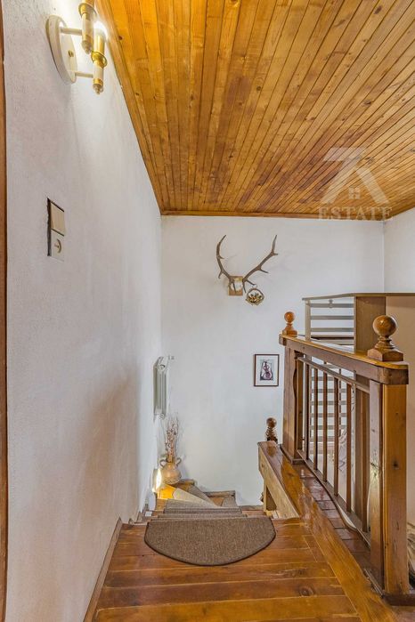 Продава къща в ж. кв. Драгалевци