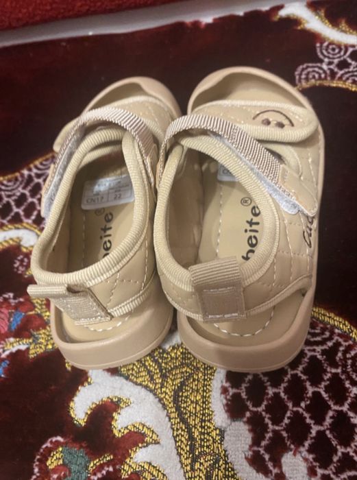 Sandale noi, unisex.