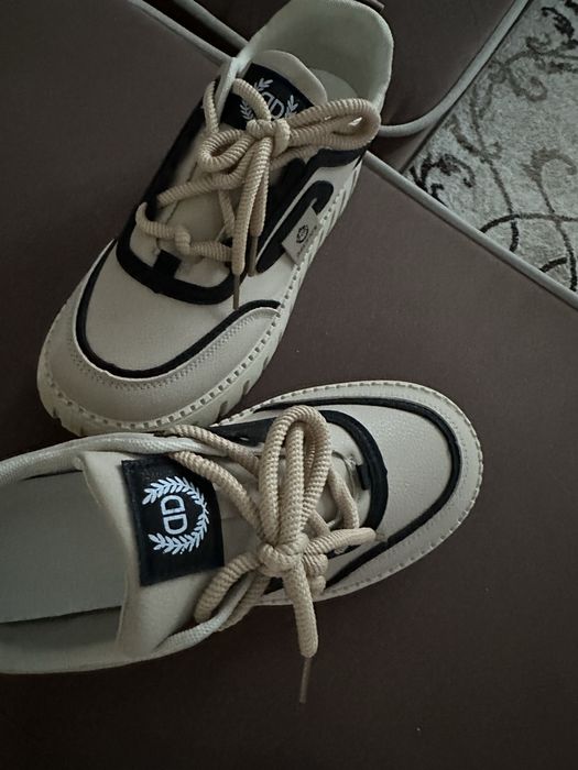 Продам кросовки весна лето