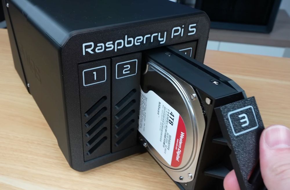 Carcasă Raspberry Pi NAS cu 4 HDD/SDD 2.5 Nou