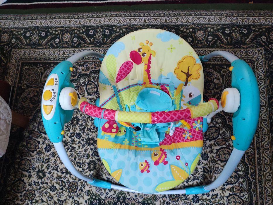 Продоестя детская машинка и кресло качалка