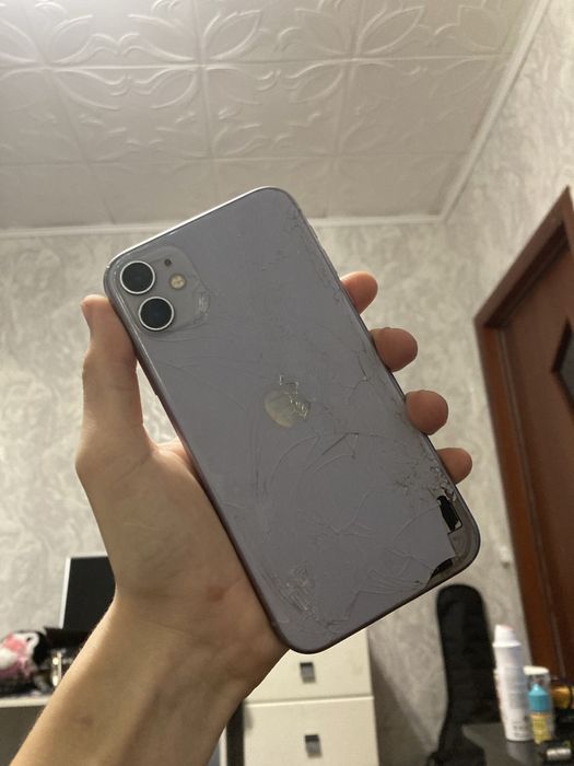 Продам срочно айфон 11
