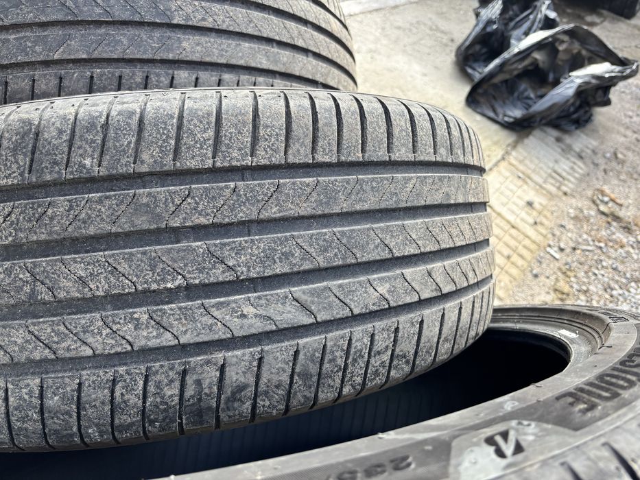 Гуми бриджстон 235/45/20 дот 24година