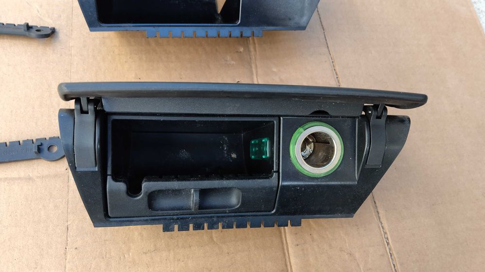 Scrumiera cu bricheta consola fata FORD FOCUS 2005-2007 mk2