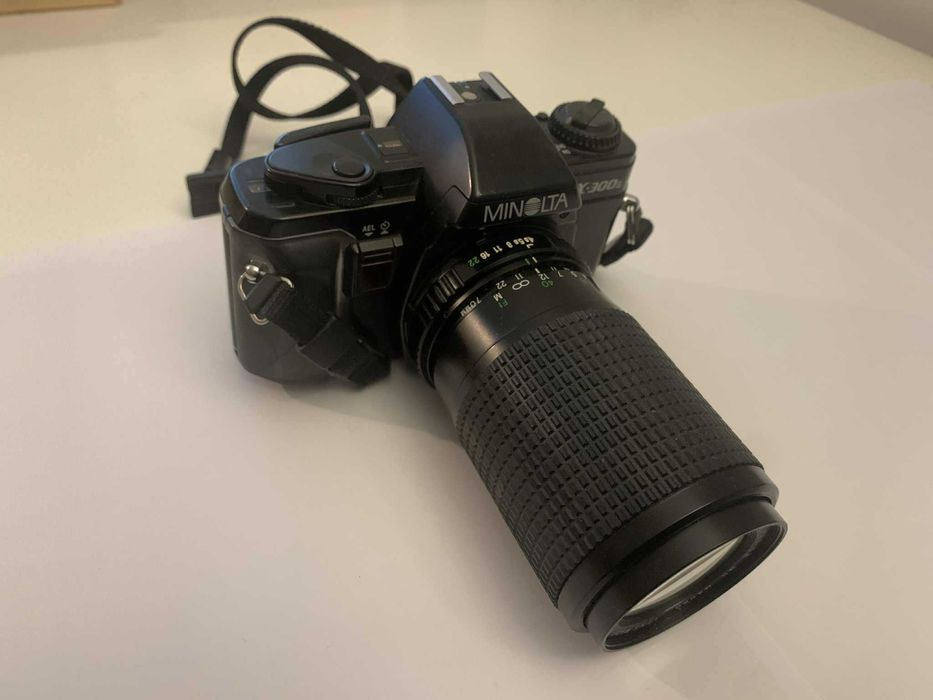 Minolta X-300s - Doua aparate foto pe film + 3 obiective + blitz foto
