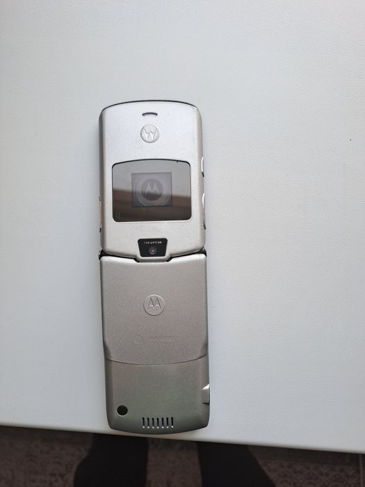 Сотовый телефон Motorola V3i