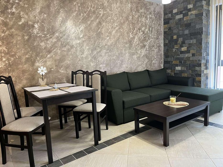 Дава се под наем Тристаен апартамент в Пловдив, Кършияка - 115 кв.м за 525 € - Снимка #1