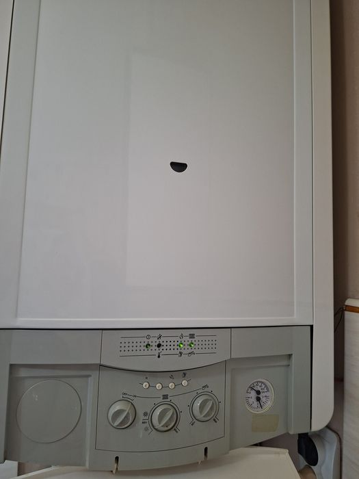 Centrală termică murală pe gaz E.C.A. Calora Functionala, un model convențional (clasic) + termostat fara fir,demontata astăzi 02.08.2026