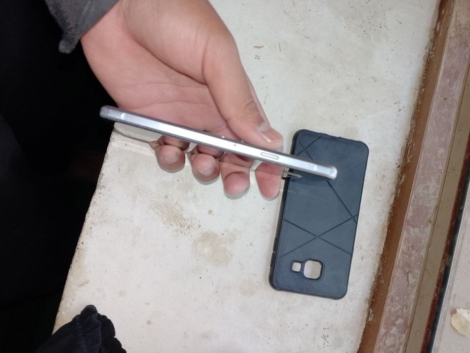 Samsung A3 16/2 gb xotira