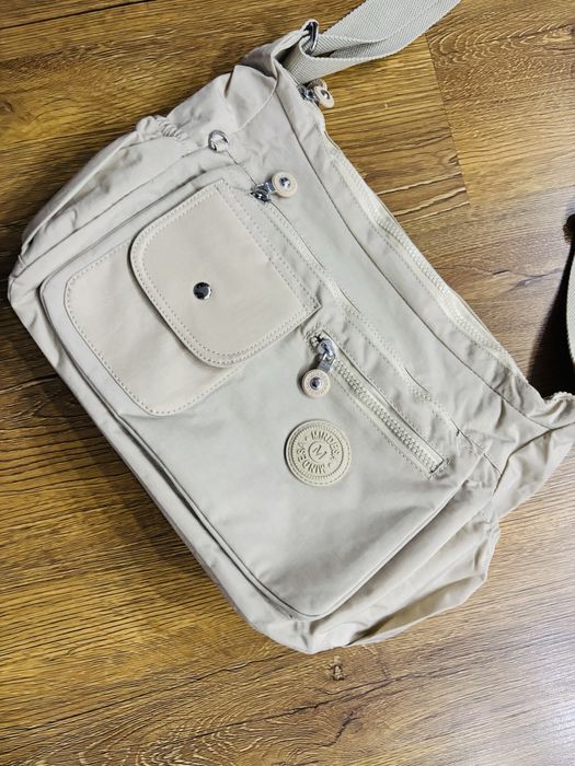 Geantă crossbody impermeabilă, spațioasă, cu multe buzunare Mindesa