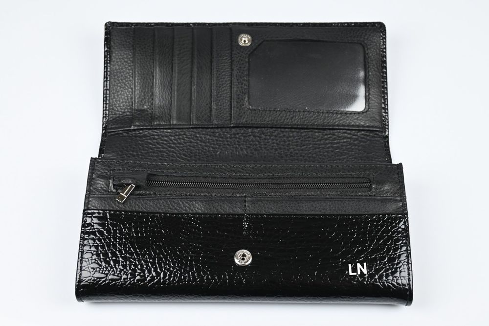 Дамско портмоне от естествена кожа лак