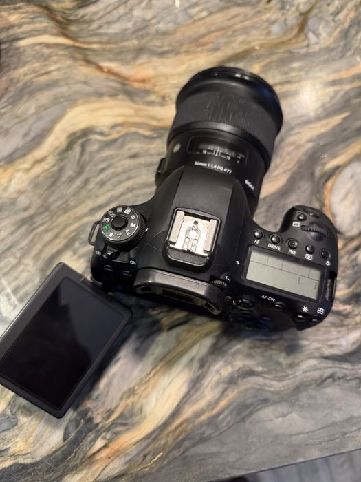 Canon 6D Mark II + Sigma Art 50mm f1.4