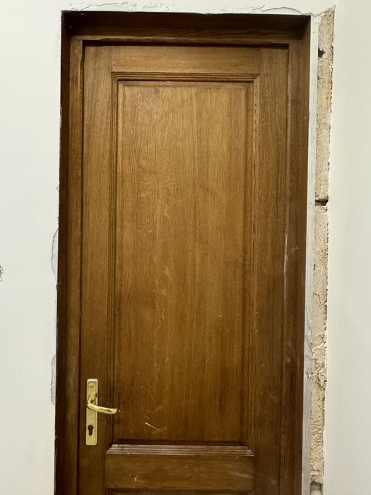 Usi din stejar masiv