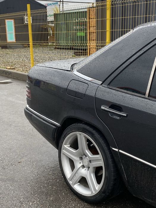 Продам Mercedes W124 E220