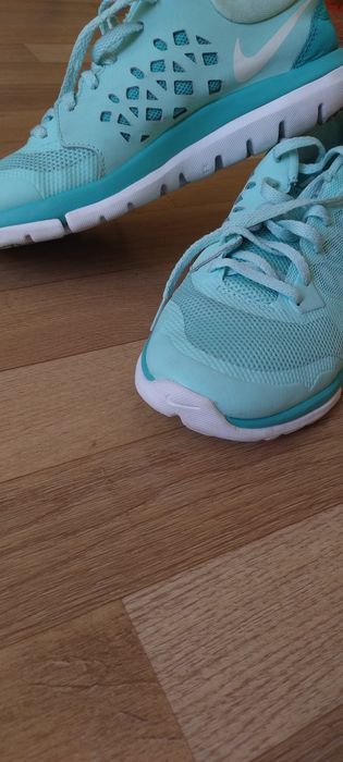 Дамски маратонки Nike