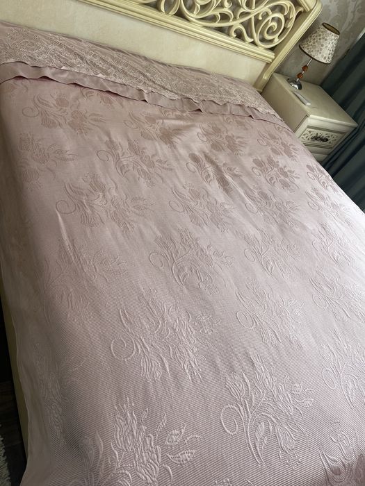 Продам покрывало для кровати. Размеры 220*240