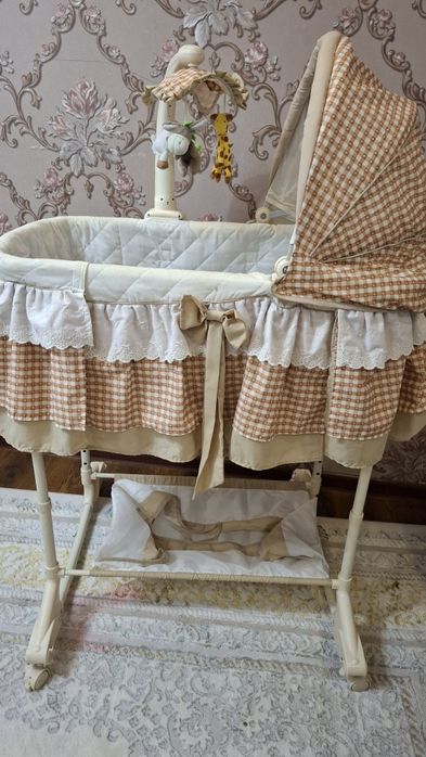 Продаётся детская кровать люлька на колёсах