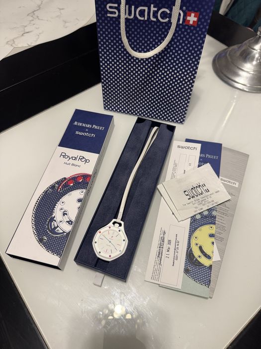 Audemars x Swatch AP Royal Pop -  Huit Blanc Ocho Negro Налични