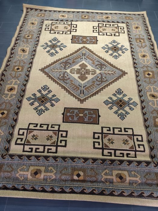 Două covoare de vânzare ,unul nou și unul folosit foarte puțin