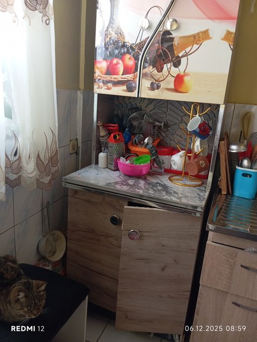 Кухонни шкаф сотилади  холати яхши