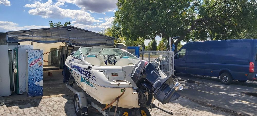 продавам  ладка с  мотор